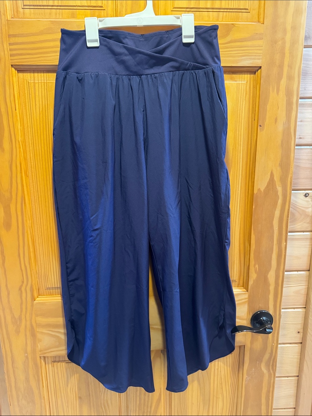 HALARA Navy Blue Active Capri Pants